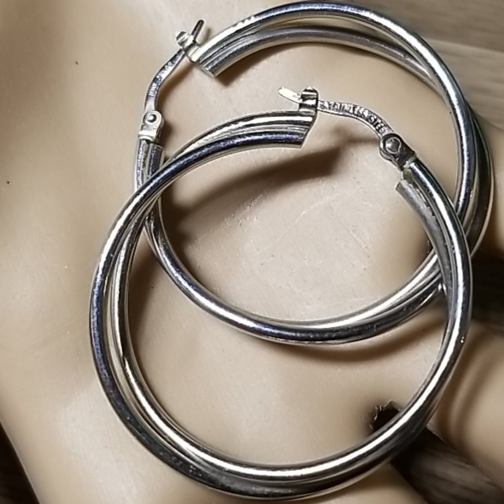 <ITALY MILOR> Criss-Crossed Stainless Steel Hoops - Picture 9 of 16